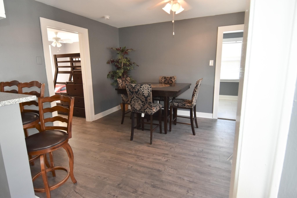 807 7th Street - Photo 8