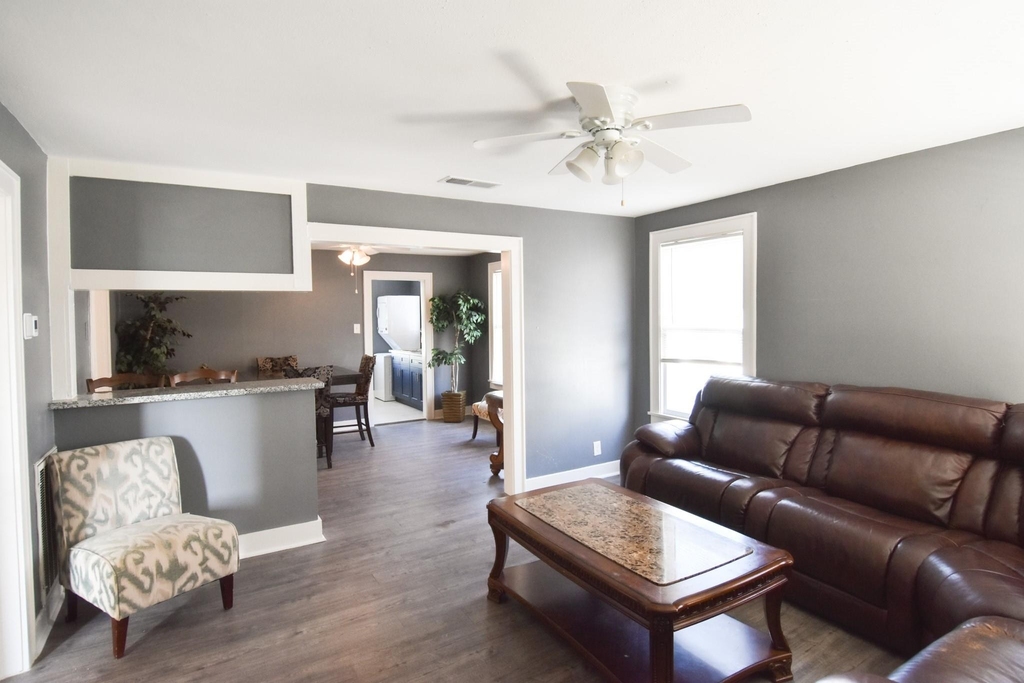 807 7th Street - Photo 1