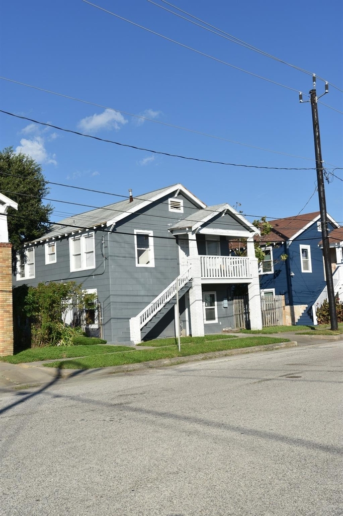807 7th Street - Photo 16