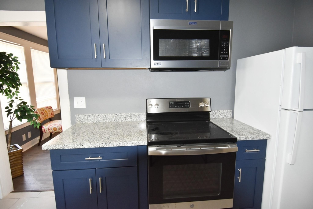 807 7th Street - Photo 14