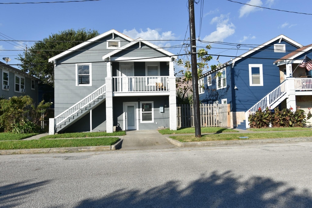 807 7th Street - Photo 0