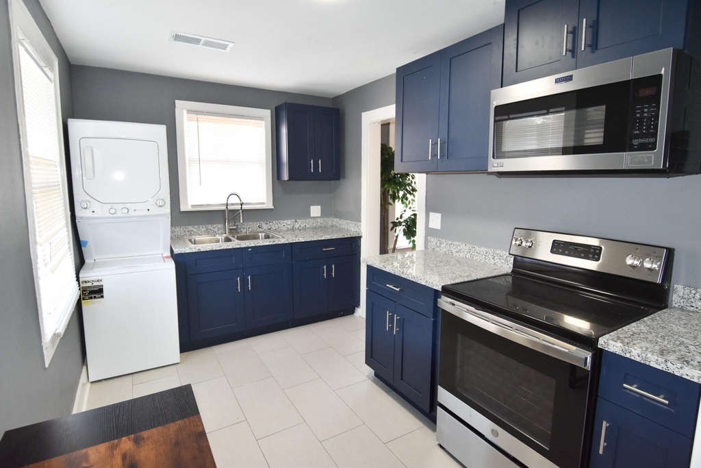 807 7th Street - Photo 2