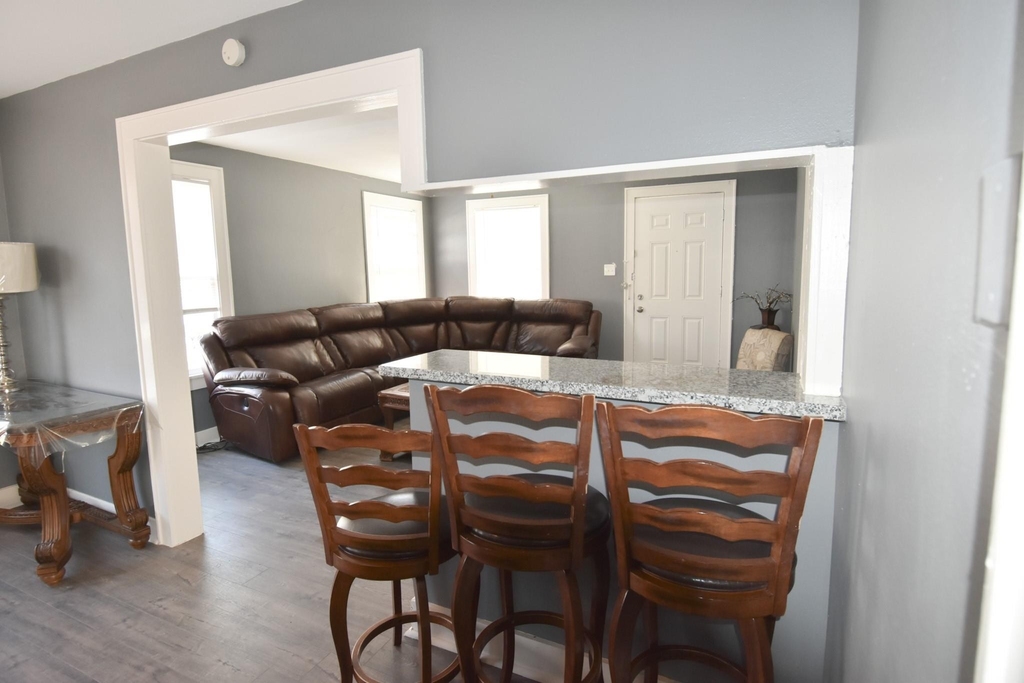 807 7th Street - Photo 6