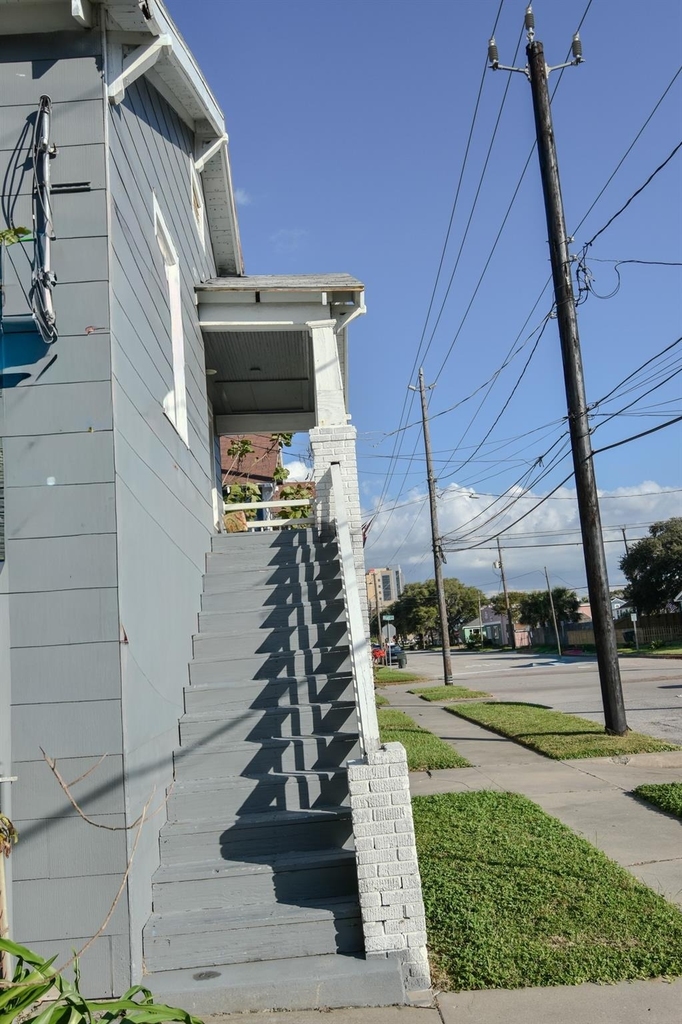 807 7th Street - Photo 18