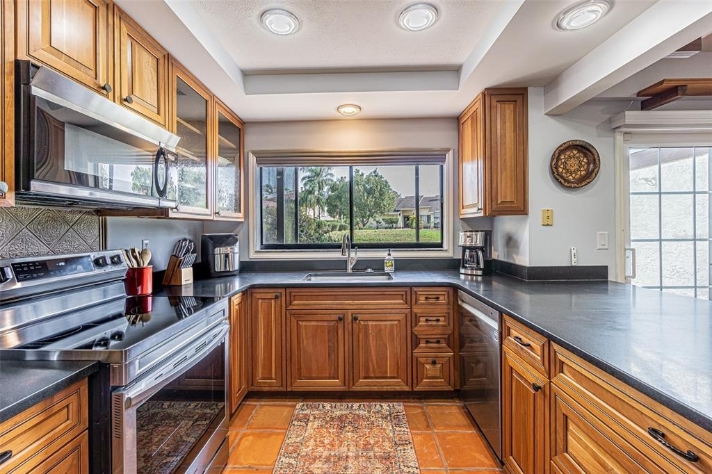 5427 Villa D'este Court - Photo 9
