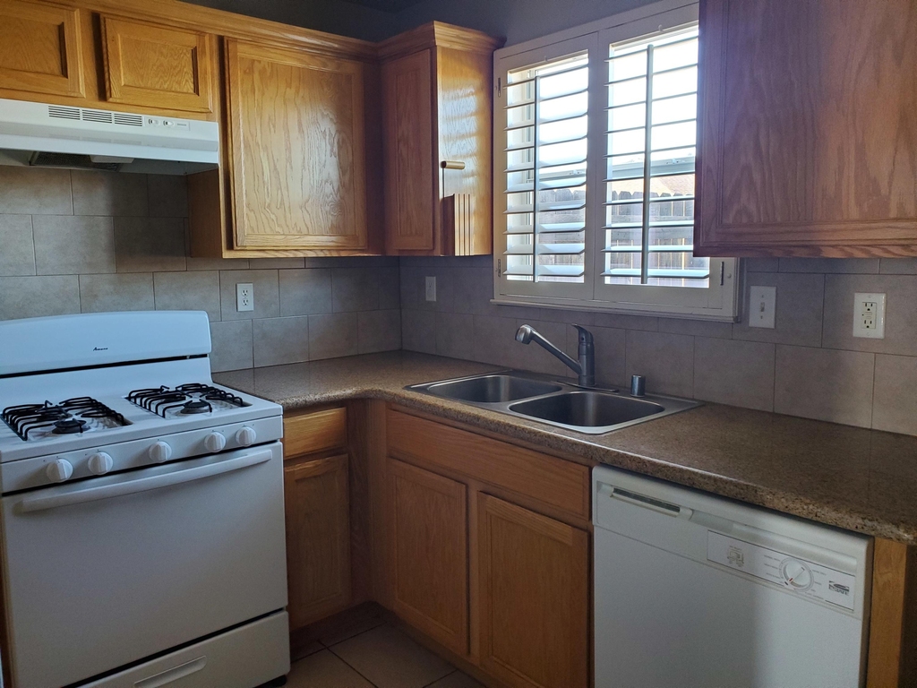 10021 Railroad Drive - Photo 13