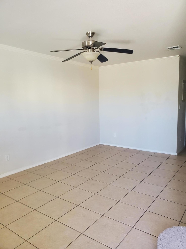 10021 Railroad Drive - Photo 7