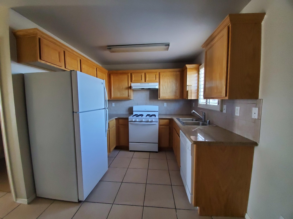 10021 Railroad Drive - Photo 10
