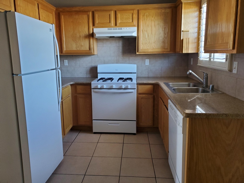10021 Railroad Drive - Photo 11
