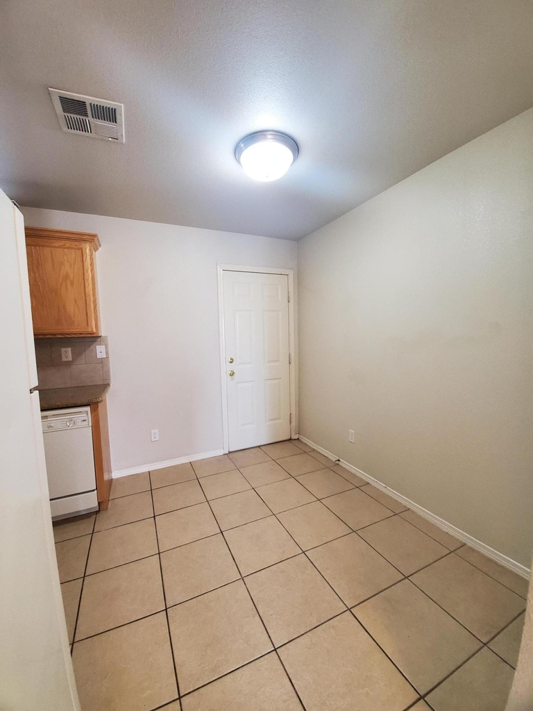 10021 Railroad Drive - Photo 9