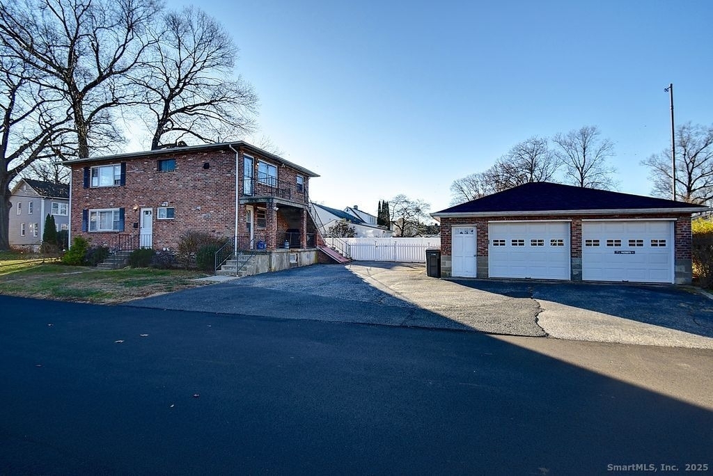 139 Phyllis Drive - Photo 2