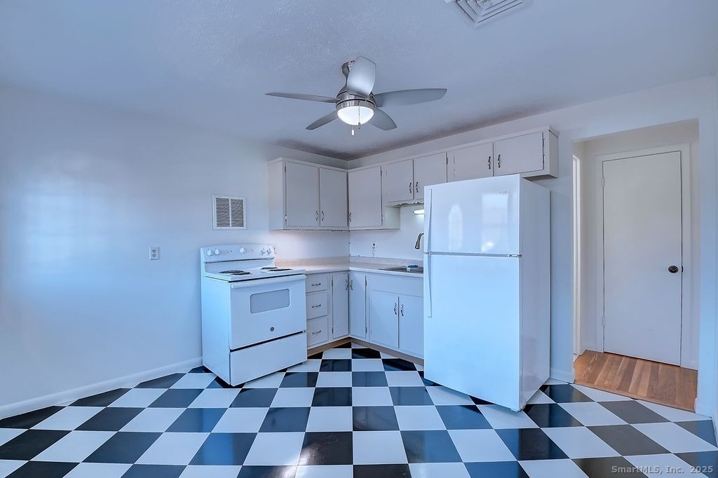 139 Phyllis Drive - Photo 3