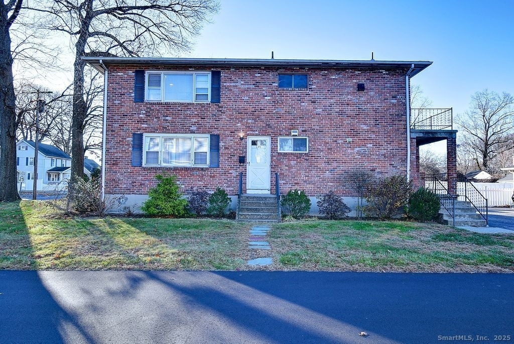 139 Phyllis Drive - Photo 0