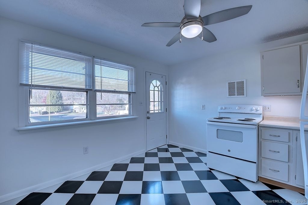 139 Phyllis Drive - Photo 4