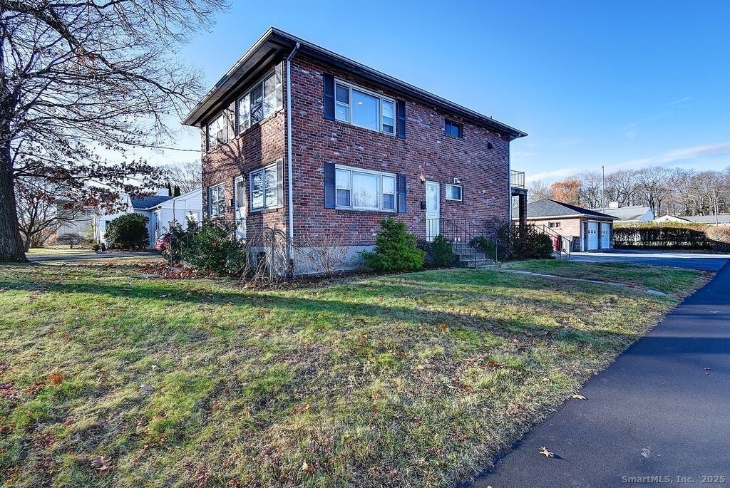 139 Phyllis Drive - Photo 1
