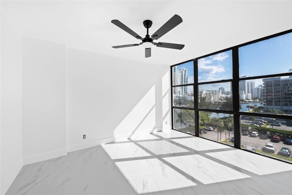 800 Parkview Drive - Photo 17