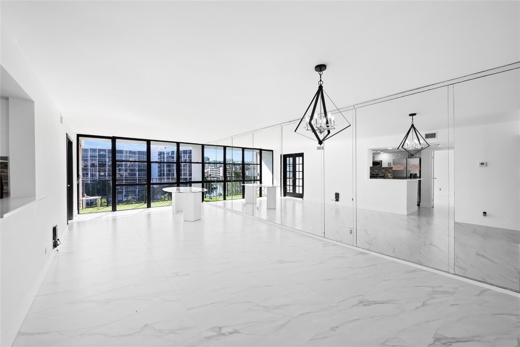 800 Parkview Drive - Photo 8