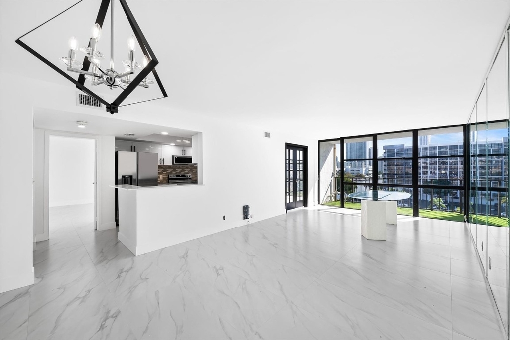 800 Parkview Drive - Photo 9