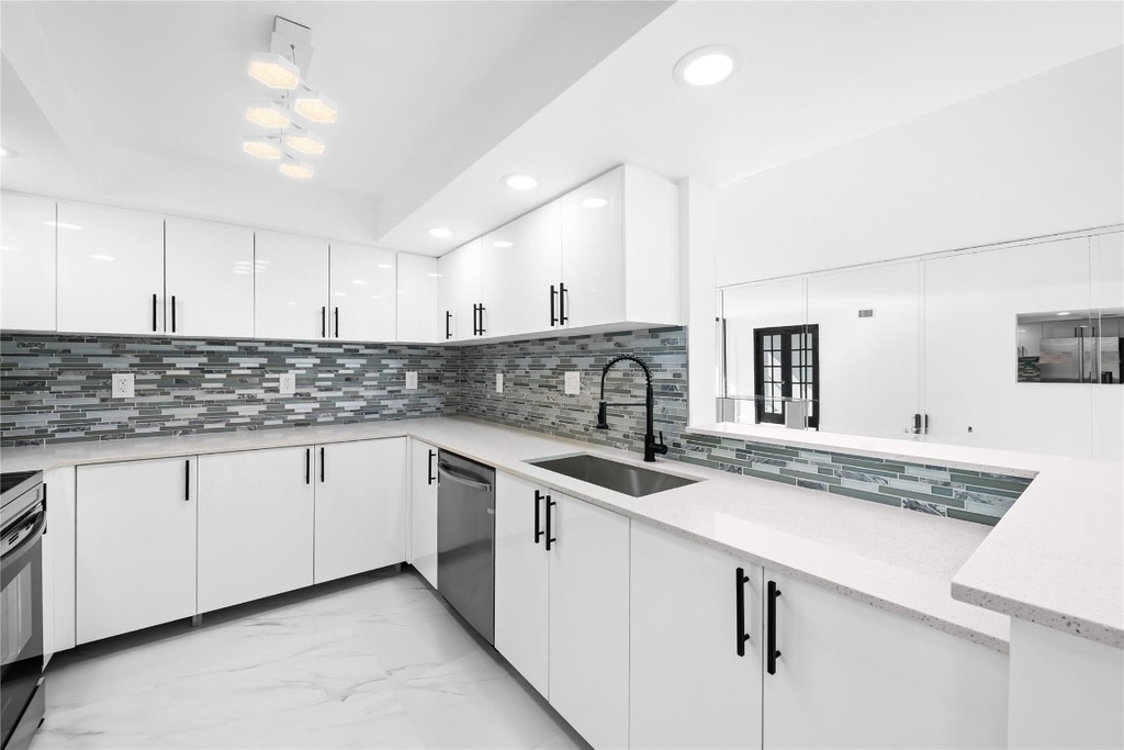 800 Parkview Drive - Photo 2