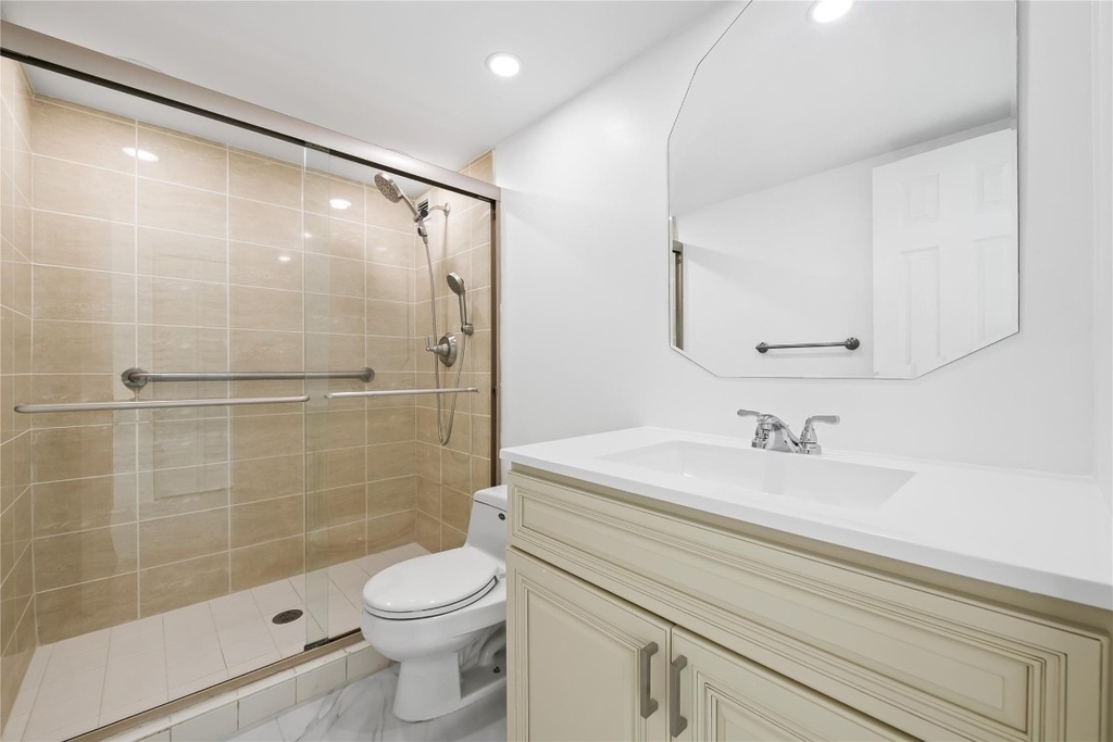 800 Parkview Drive - Photo 18