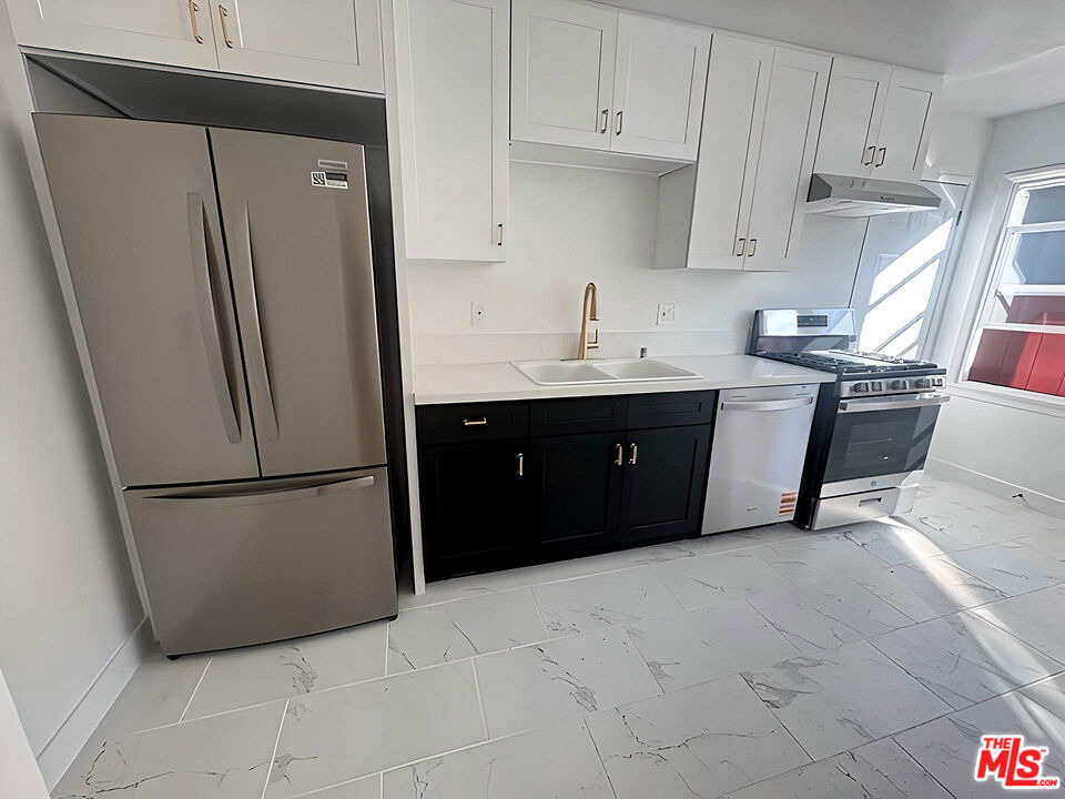 2416 Boone Avenue - Photo 6