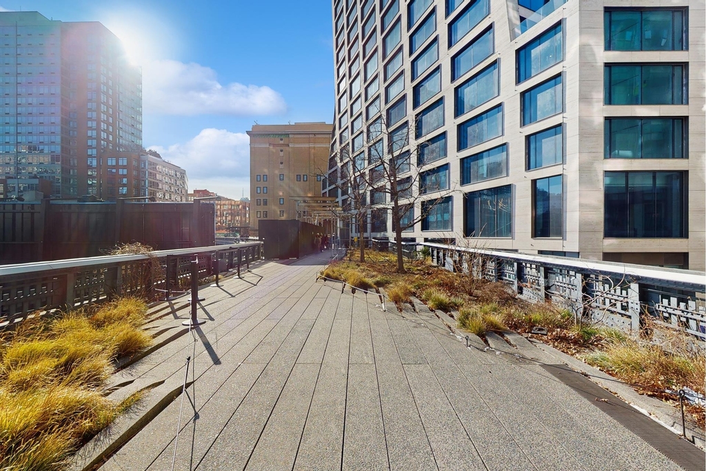 500 W 18th Street - Photo 1