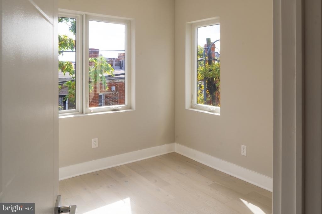 812 18th Street Ne - Photo 2