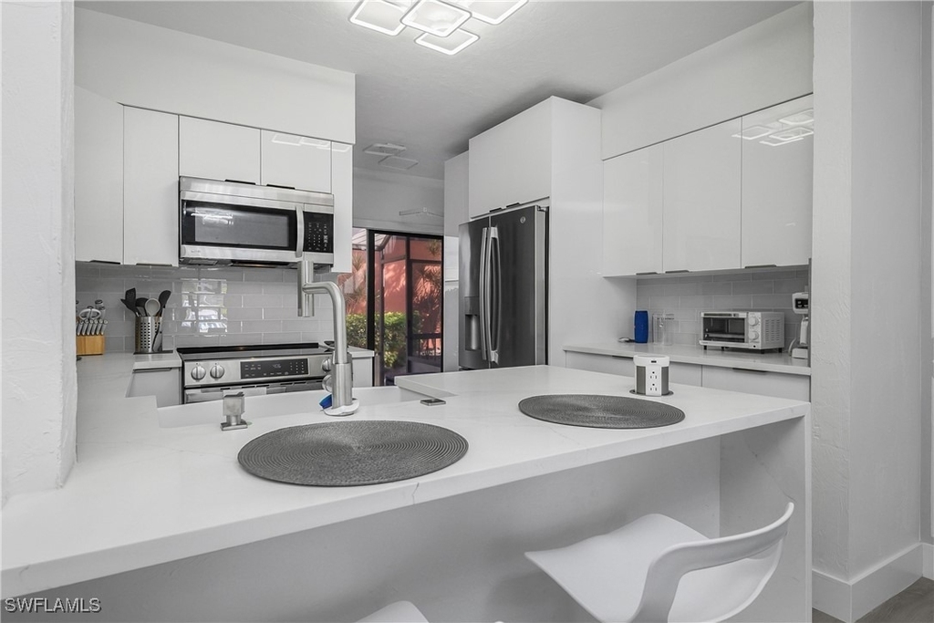 201 S Collier Boulevard - Photo 15