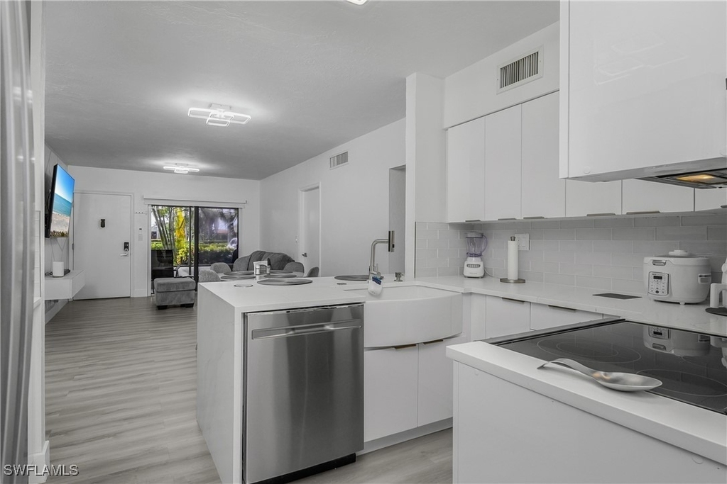 201 S Collier Boulevard - Photo 9