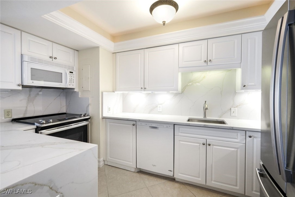 3443 Gulf Shore Boulevard N - Photo 9