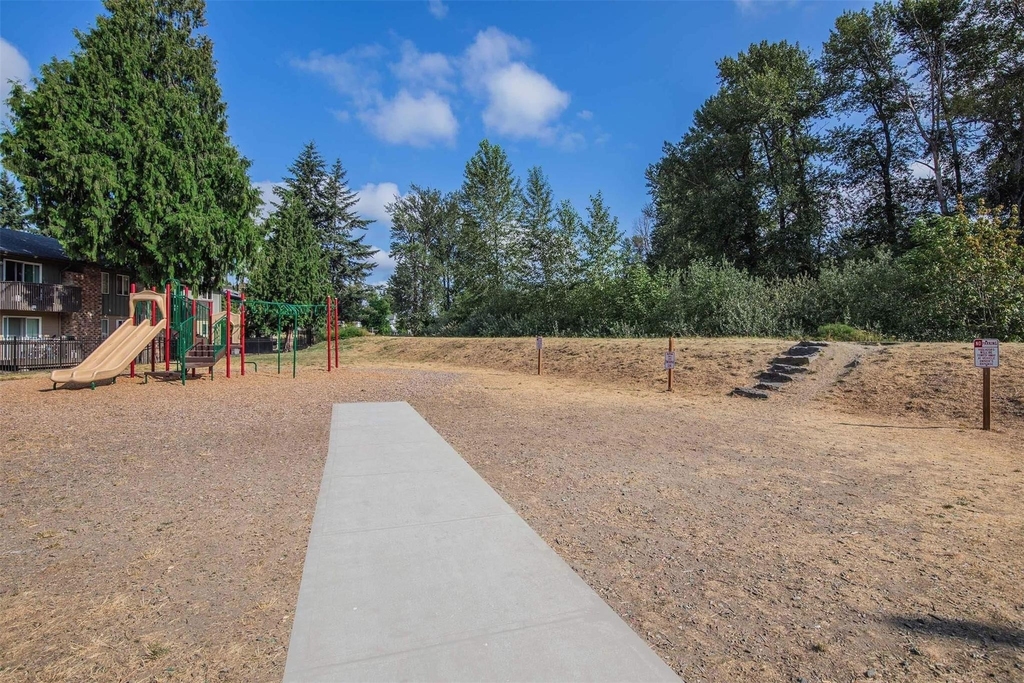 1406 Maple Ln - Photo 2