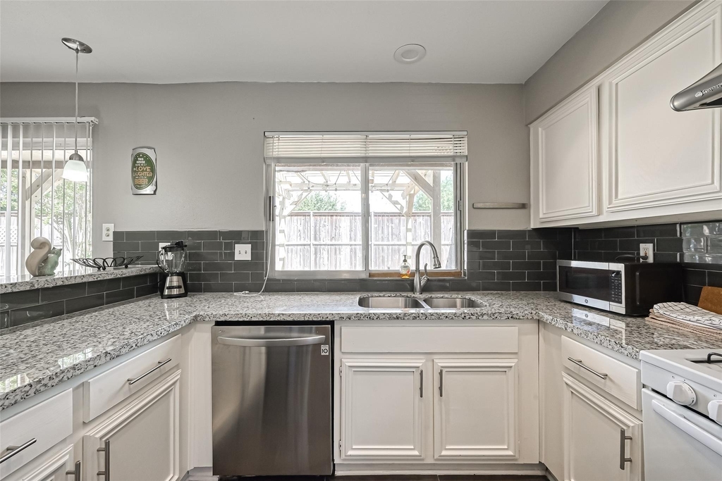 2215 Fort Laramie Drive - Photo 17