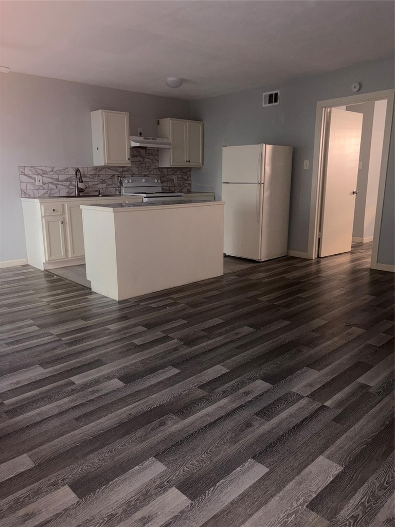 4626 Bell Street - Photo 0