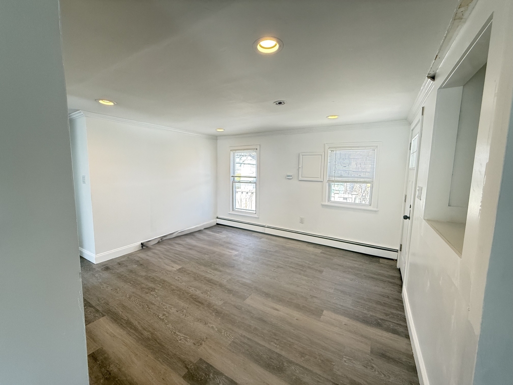 610 Laurelton Boulevard - Photo 10