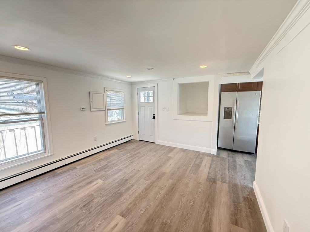 610 Laurelton Boulevard - Photo 8
