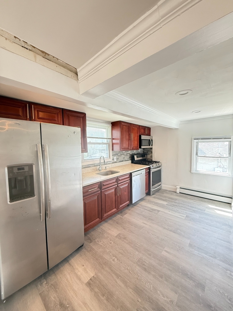 610 Laurelton Boulevard - Photo 7
