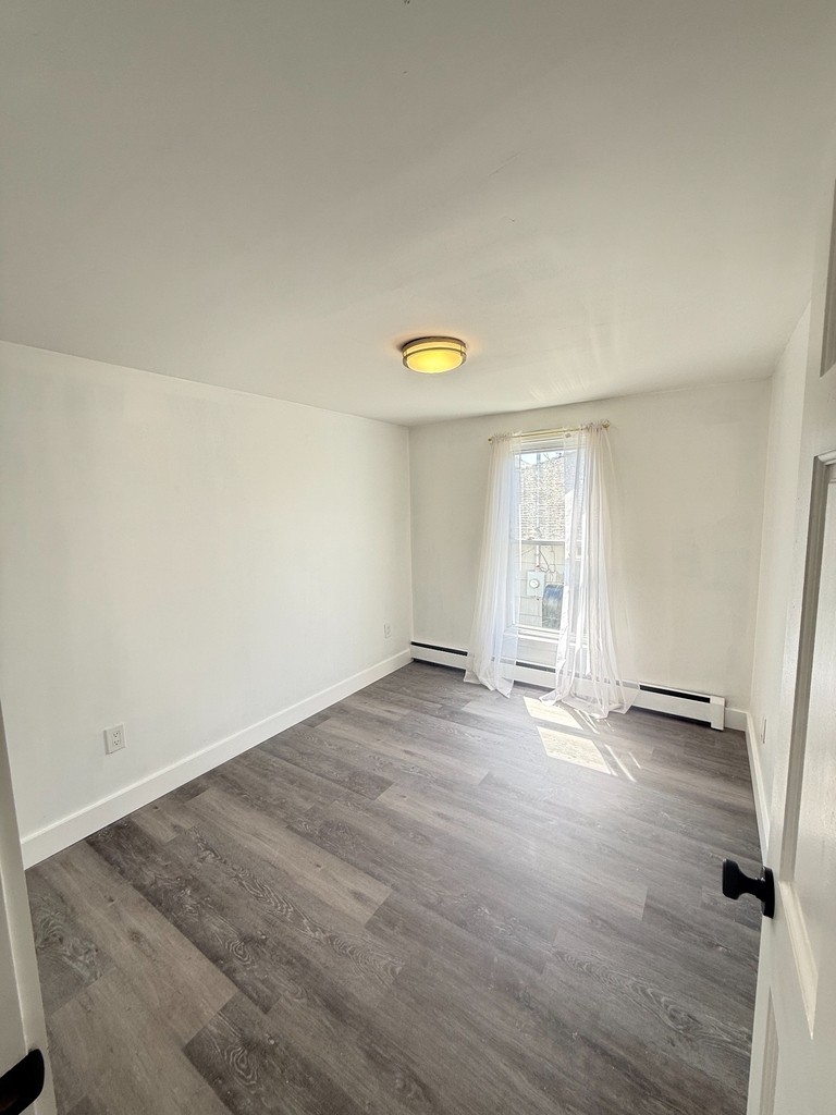 610 Laurelton Boulevard - Photo 12