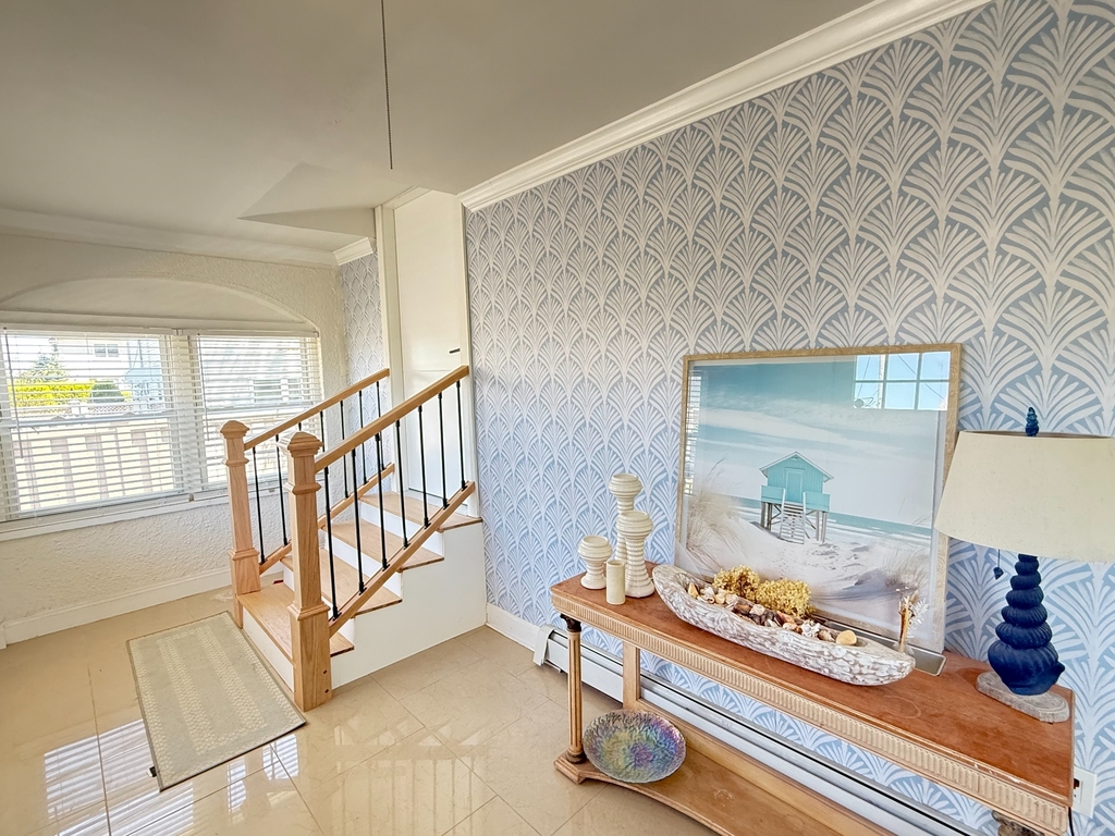 610 Laurelton Boulevard - Photo 5