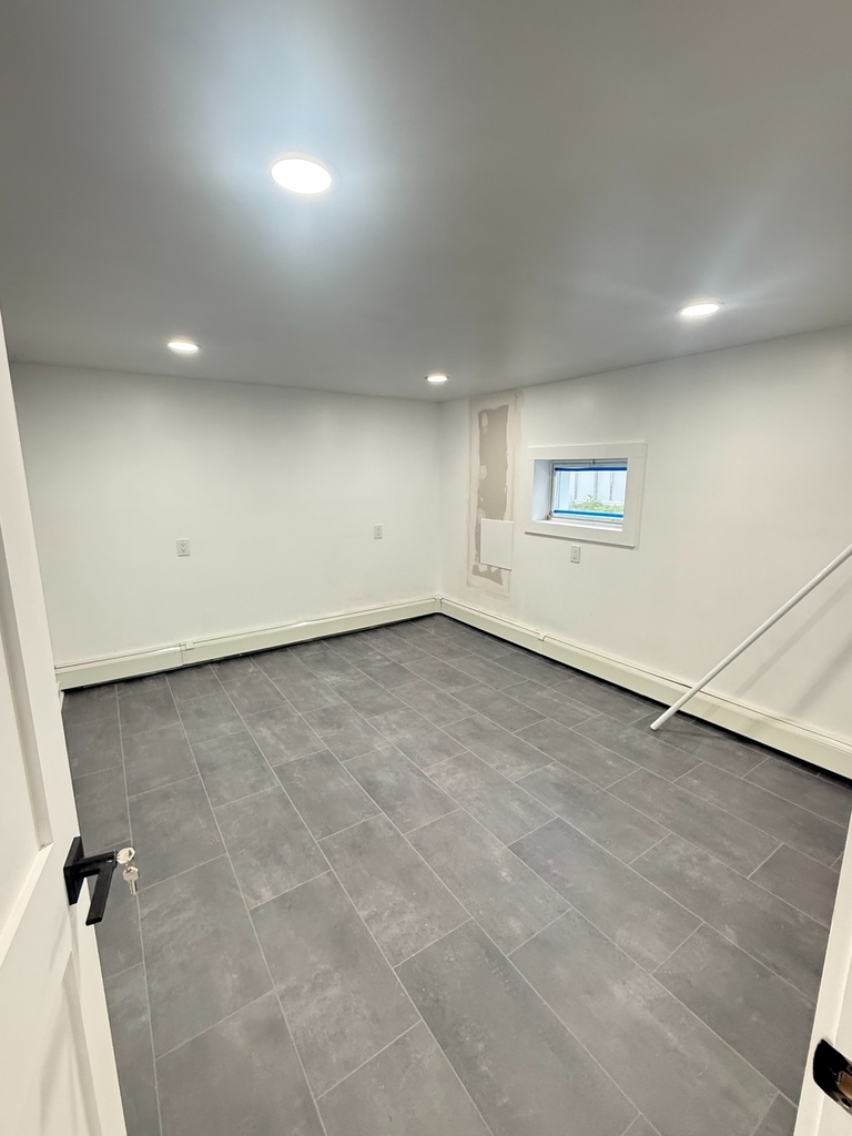 610 Laurelton Boulevard - Photo 19