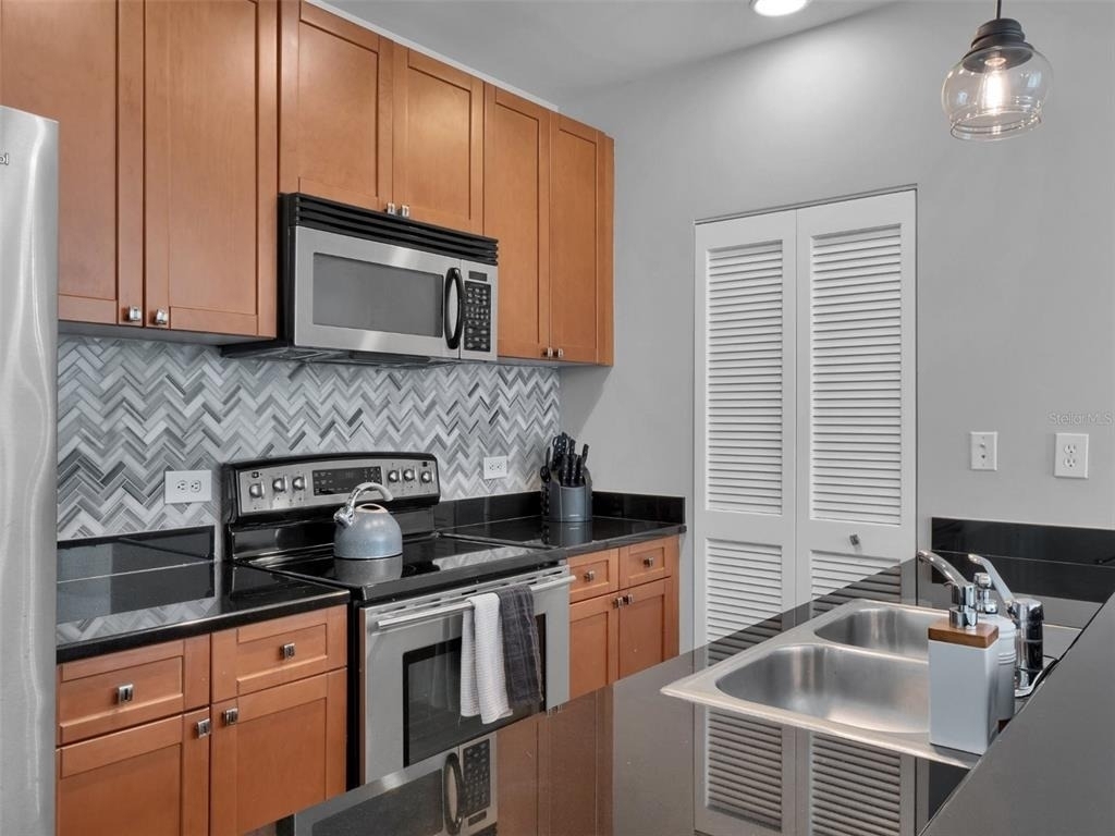 525 E Jackson Street - Photo 34