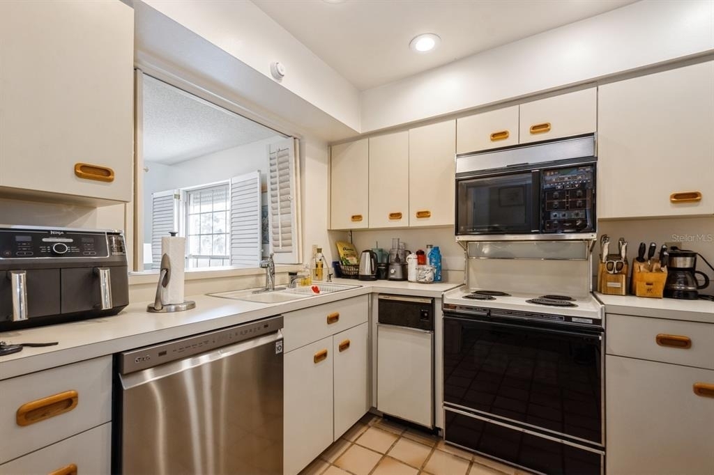 1195 Coquille Street - Photo 8
