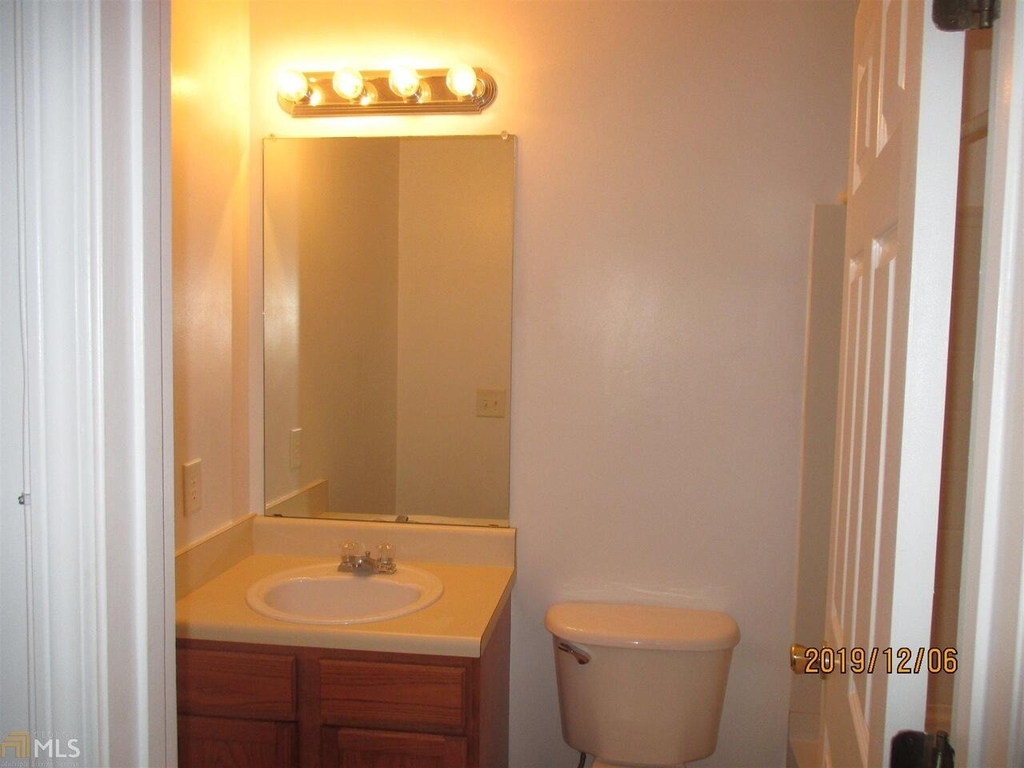 2296 Strathmoor Manor Drive - Photo 9