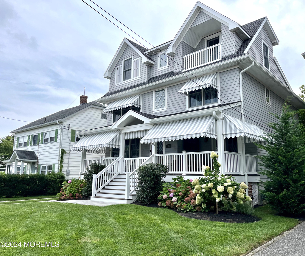 303 Pennsylvania Avenue - Photo 2