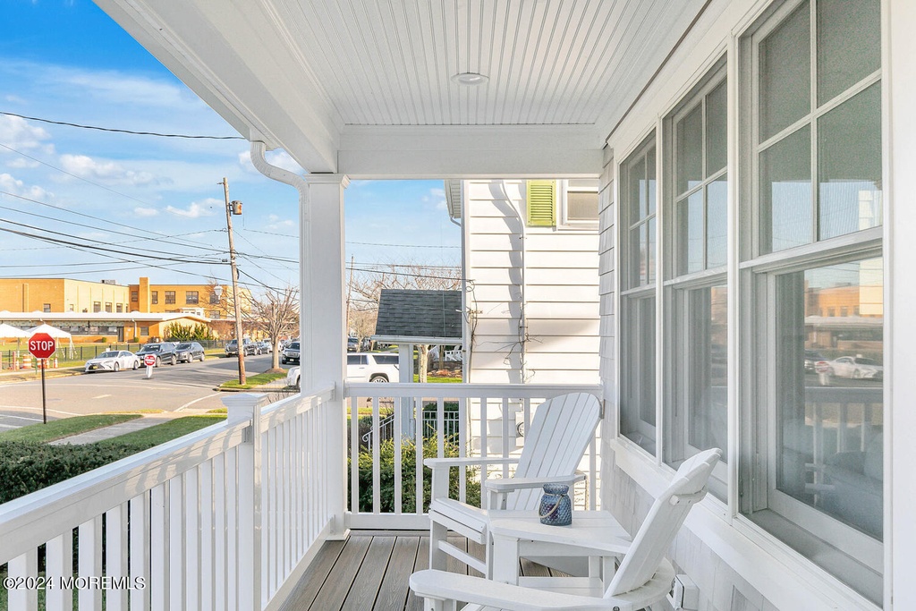303 Pennsylvania Avenue - Photo 4