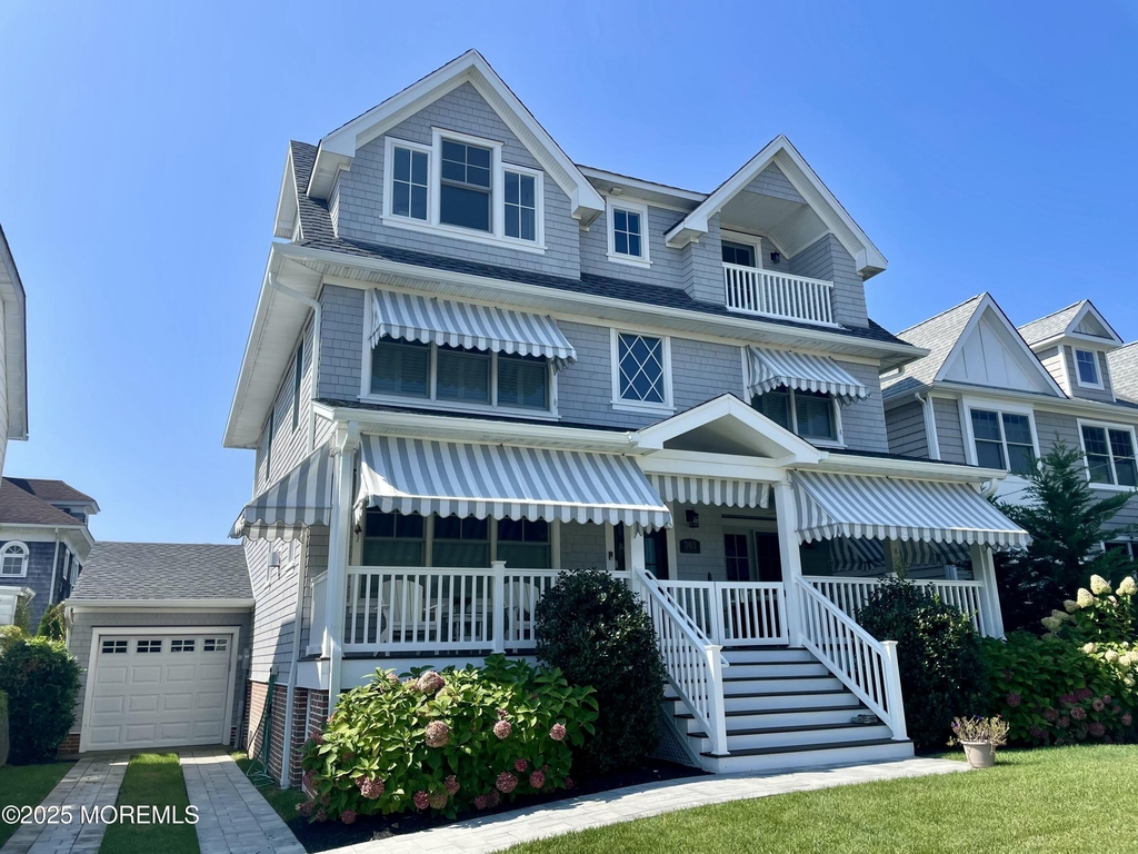303 Pennsylvania Avenue - Photo 1