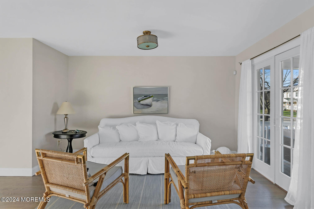 303 Pennsylvania Avenue - Photo 16