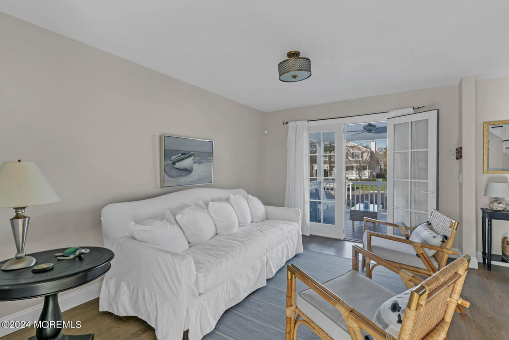 303 Pennsylvania Avenue - Photo 17
