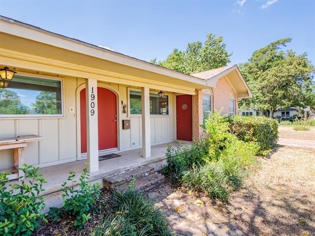 1909 8th Street - Photo 1