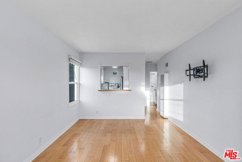 1352 Ocean Park Boulevard - Photo 2