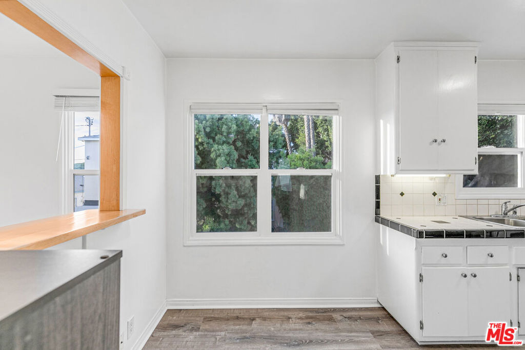 1352 Ocean Park Boulevard - Photo 3
